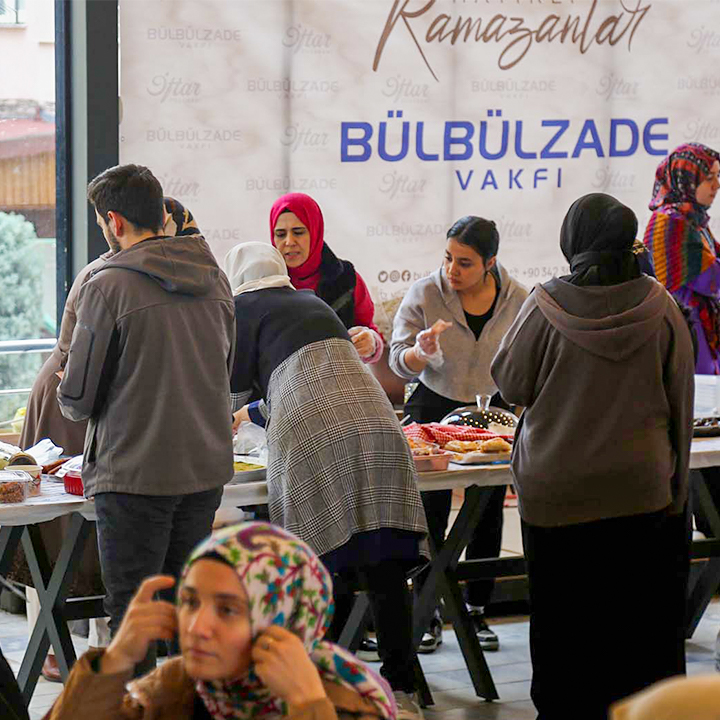 Mozaik Kadın Derneği “Hayır Çarşısı” Düzenledi